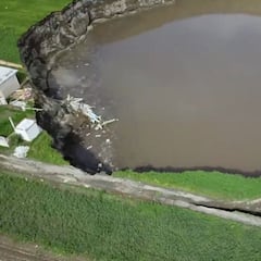 Aparecen nuevas grietas en el socavón gigante de México