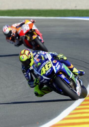 Valentino Rossi por delante de Dani Pedrosa.