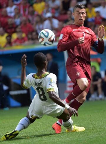 Emmanuel Agyemang Badu y Cristiano Ronaldo 