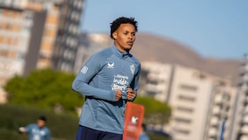 Lázaro Vinicius, en su primer entrenamiento con la UD Almería tras su cesión en el Palmeiras.