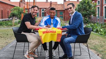 RC Lens hace oficial el fichaje de Óscar Cortés