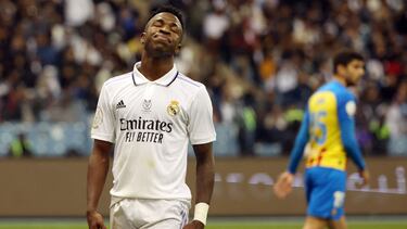 Vinicius, ayer durante un lance del partido entre el Real Madrid y el Valencia.