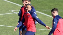 Memphis, en el entrenamiento del Atlético.