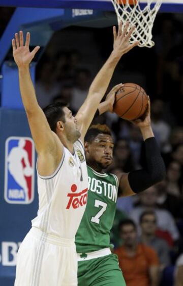 Felipe Reyes y Jared Sullinger.