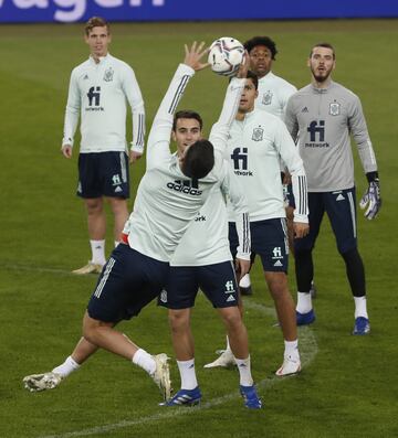 Eric García, Rodrigo Hernández, David de Gea, Adama Traoré y Dani Olmo.