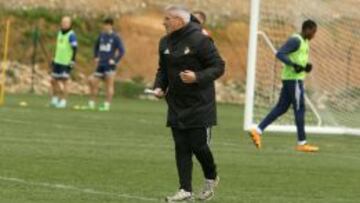 Fabri dirige el entrenamiento de este martes de la Ponferradina