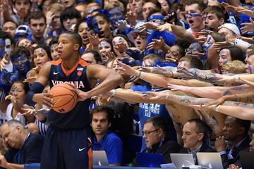 Devon Hall de los Virginia Cavaliers