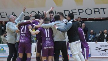 Los jugadores del UMA Antequera celebran la clasificación a la Copa de España.