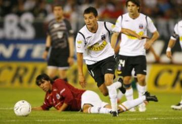 Charles Aránguiz, antes de sus éxitos en la U, estuvo en Colo Colo donde celebró la corona del Clausura 2009.