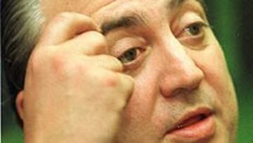 <b>SIN RIVALIDADES.</b>
Gonzalo Antón, presidente del Alavés, no quiere polémicas con nadie y cree que su club ha actuado con limpeza en el caso "De Lucas".