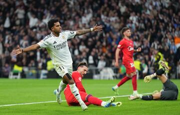 Rodrygo celebra el 3-0 al Sevilla. 