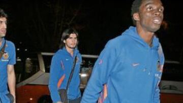 <b>EN MADRID. </b>Mata, Caneira, Banega y Sunny a su llegada anoche al AC Monte Real, donde se alojó la expedición valencianista de cara al partido de esta noche en el Manzanares.