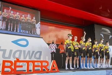 Junto con Ineos y UAE, hablamos de una de las tres superpotencias del pelot¨®n mundial. El conjunto neerland¨¦s aspira a ser protagonista en cada carrera a la que vaya, con un sinf¨ªn de corredores capaces de brillar en todos los terrenos y carreras. Roglic y Van Aert ser¨¢n, un a?o m¨¢s, l¨ªderes de un equipo que les prestar¨¢ apoyo con Vingegaard, Kruijswijk, Dumoulin, Kuss, Foss, Affini, Dennis, Benoot... Fuente inagotable de talento. Altas: Rohan Dennis (Aus), Tiesj Benoot (Bel), Christophe Laporte (Fra), Tim van Dijke (PBa), Michel Hessman (Ale) y Milan Vader (PBa). Bajas: Tony Martin (Ale), Dylan Groenewegen (PBa), George Bennett (Nzl), Paul Martens (Ale), Maarten Wynants (Bel), Antwan Tolhoek (PBa) y Christoph Pfingsten (Ale).