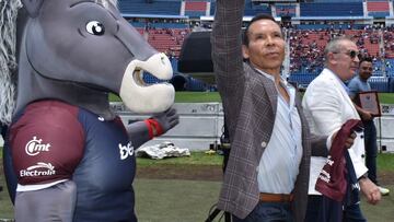 El Profe Cruz fue reconocido por Atlante