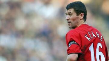 Siempre fue violento dentro y fuera de la cancha. Al ídolo del Manchester United no le gustaba perder, cuando estaban abajo en el marcador o la derrota se hacía inminente, Roy Keane perdía sus cabales, provocaba a sus rivales, entraba muy fuerte y se hacía expulsar.