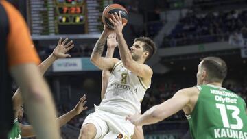 Nicolás Laprovittola lanza ante el Zalgiris Kaunas.