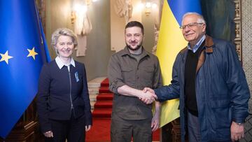 Josep Borrell (R) shaking hands with Ukrainian President Volodymyr Zelensky (C) as they attend a joint press conference with European Commission President Ursula von der Leyen (L) 