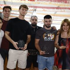 La Federación de Peñas galardonó a Rayo B, Bukaneros y Maite Martín