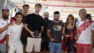 La Federación de Peñas galardonó a Rayo B, Bukaneros y Maite Martín