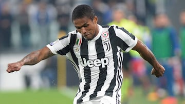 Douglas Costa, en un partido con la Juventus.