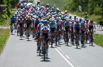 El pelotón durante la segunda etapa del Tour de Francia 2022.