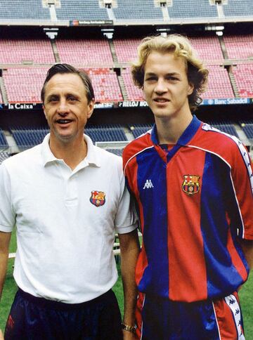 En 1992, Cruyff debutó con el filial del Barcelona y dos años más tarde debutaría con el primer equipo. Permaneció en el club hasta 1996