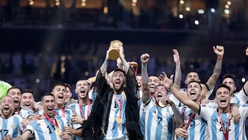 La millonaria oferta a Messi por la capa que le pusieron tras ganar el Mundial