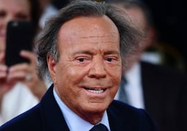 Sale a la luz la reacción de Julio Iglesias tras las denuncias de malos tratos y abusos sexuales: “Por primera vez está preocupado”