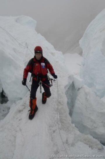 Carlos Soria es la persona de m¨¢s edad en la historia que ha hecho cumbre en el K2 (8.611 metros), Broad Peak (8.047 metros), Makalu (8.463 metros), Manaslu (8.163 metros), Lhotse (8.516 metros) y Kanchenjunga (8.586 metros).