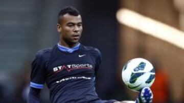 El lateral del Chelsea, durante un entrenamiento con la selecci&oacute;n inglesa.