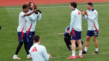 Lamine Yamal, Cucurella, Oyarzabal y Pedro Porro.

