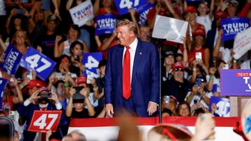 FILE PHOTO: Republican presidential nominee and former U.S. President Donald Trump reacts at a rally in Las Vegas, Nevada, U.S. September 13, 2024. REUTERS/Piroschka Van de Wouw/File Photo