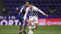 VALLADOLID, SPAIN - NOVEMBER 27: Marcos Andre of Real Valladolid battles for possession with Jose Campana of Levante during the La Liga Santander match between Real Valladolid CF and Levante UD at Estadio Municipal Jose Zorrilla on November 27, 2020 in Va