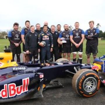 Ricciardo y los jugadores del Bath.