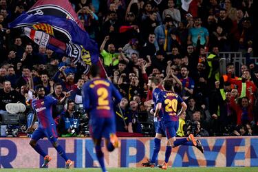 2-0. Umtiti celebró el segundo gol que marcó Kostas Manolas en propia puerta.