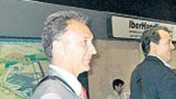 <b>SIN COMENTARIOS. </b>Medina Cantalejo ayer, al llegar a Sevilla.