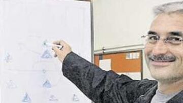 <b>REALIZARÁ AJUSTES. </b>El técnico del Burgos reforzará defesivamente su equipo.