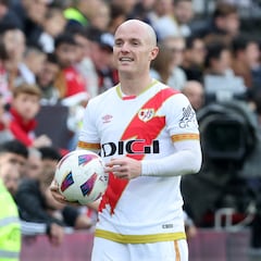 La plantilla cierra filas en torno a Isi