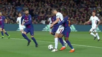 Penalti no pitado de Semedo sobre Dzeko en el 9', con 0-0