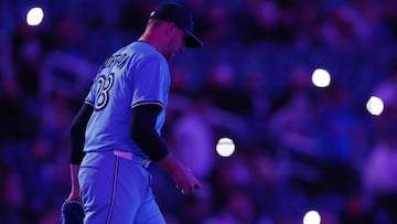 TORONTO, ON - APRIL 02: Jeff Hoffman #23 of the Toronto Blue Jays prepares to pitch in the ninth inning during a game against the Washington Nationals at Rogers Centre on April 02, 2025 in Toronto, Ontario, Canada. Vaughn Ridley/Getty Images/AFP (Photo by Vaughn Ridley / GETTY IMAGES NORTH AMERICA / Getty Images via AFP)
