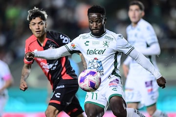 John Mendoza of Leon during the 13th round match between Leon and Atlas as part of the Liga BBVA MX, Torneo Apertura 2024 at You Camp -Leon- Stadium on October 23, 2024 in Leon, Guanajuato, Mexico.