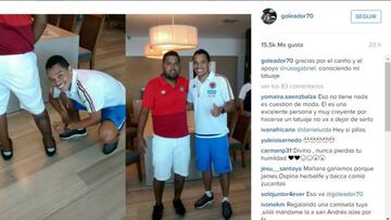 Bacca conoce su tatuaje en la concentración de la Selección