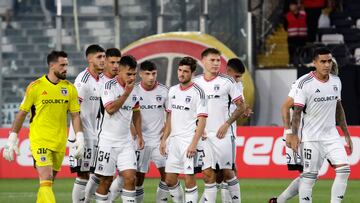 Los jugadores de  Colo Colo son fotografiados durante el partido de Copa Chile disputado en el estadio Monumental.