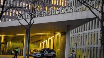 El Código Penal de España, tras forma reciente, estipula la pena por delito de agresión sexual en uno a cuatro años de prisión con agravantes que llegan hasta los 12 años.