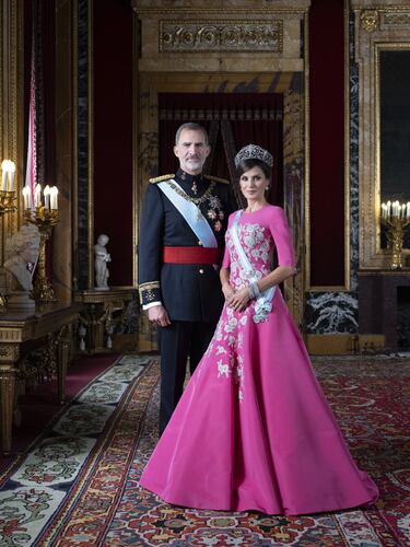 Los Reyes, la Princesa Leonor y la Infanta Sofía estrenan retratos oficiales
