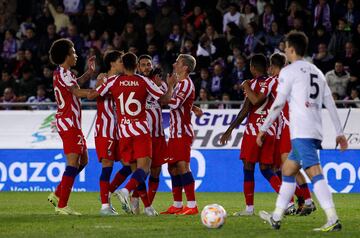 0-1. Ángel Correa celebra el primer gol.