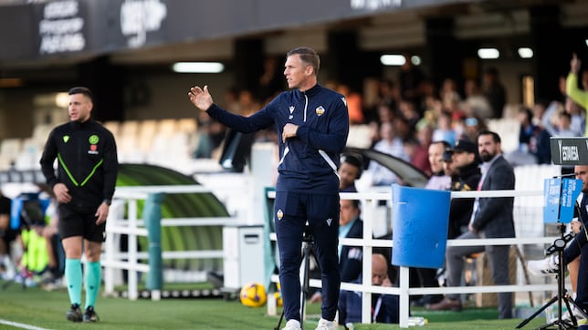 El arbitraje y el VAR sacuden al Castellón en su regreso a Segunda