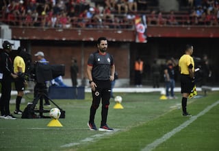 Nelson Flórez se suma a Hernán Torres: segundo DT despedido en 2026