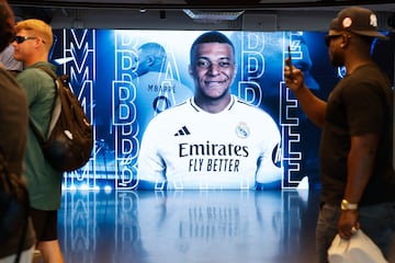 Venta de la camiseta de MBappé con el Real Madrid.