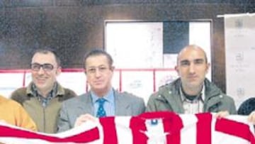 <b>ORGANIZADORES. </b>Vega-Arango, Abelardo y Alberto (a la derecha) estuvieron en la presentación.